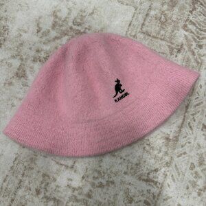 Kangol Hat Bucket Fitted Womens One Size Pink Angora Knit Logo Winter Casual